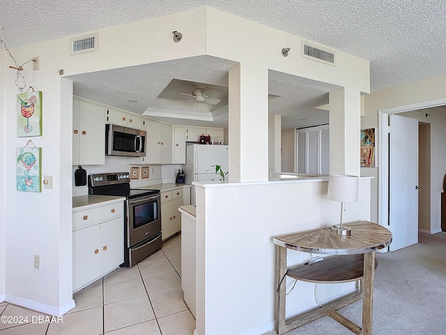 kitchen with visible vents, a textured ceiling, stainless steel appliances, and light countertops