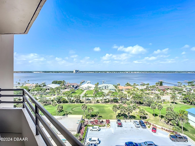 water view featuring view of golf course