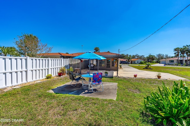 view of yard featuring a patio area and fence