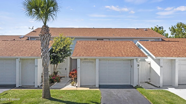 view of front of home featuring a garage and a front yard