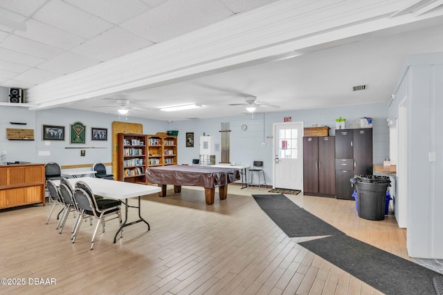 playroom featuring light wood finished floors, visible vents, billiards, and a ceiling fan