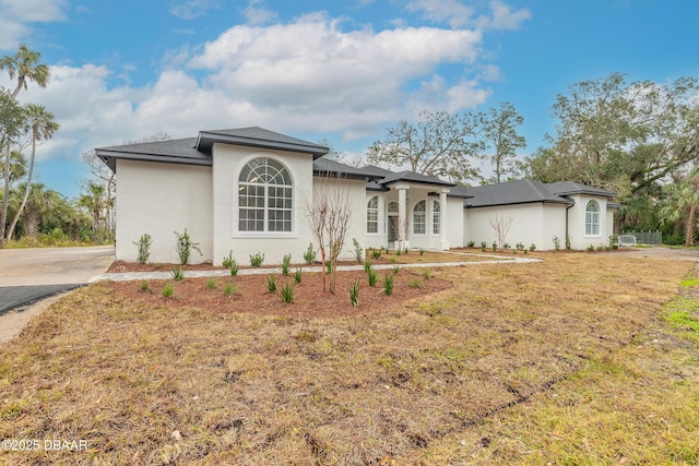 view of front of property with a front lawn