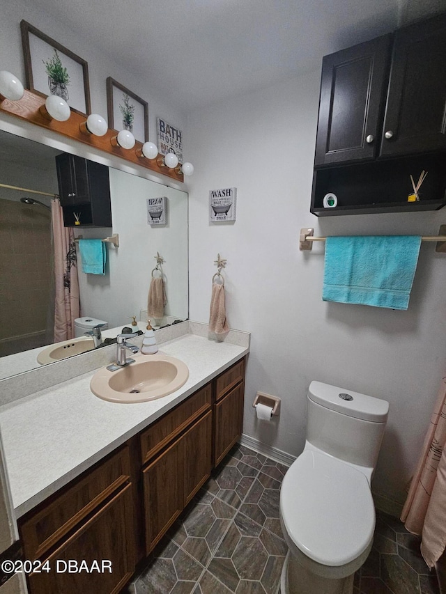 full bathroom featuring toilet, vanity, and a shower with curtain