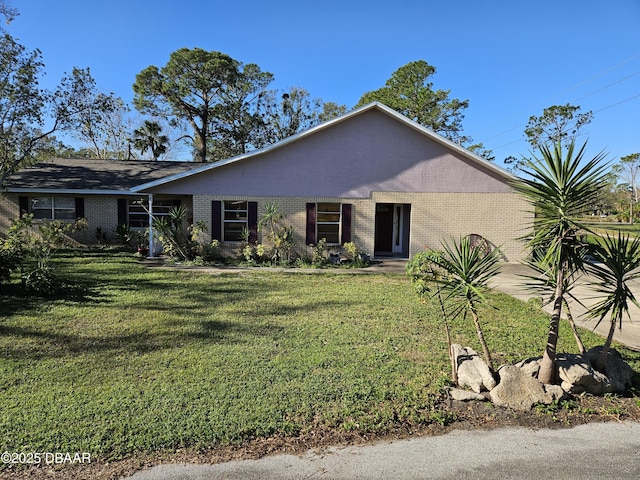 view of front of property with a front lawn