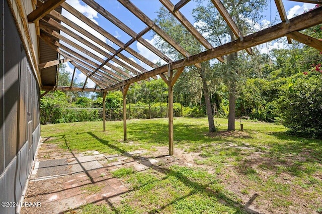 view of yard featuring a pergola