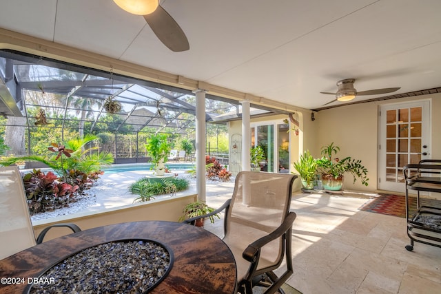 sunroom with ceiling fan