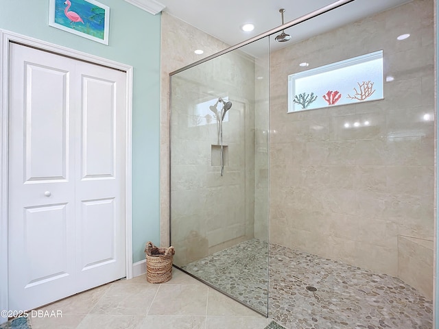 bathroom featuring a tile shower