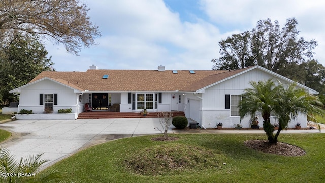 view of front of property with a front lawn