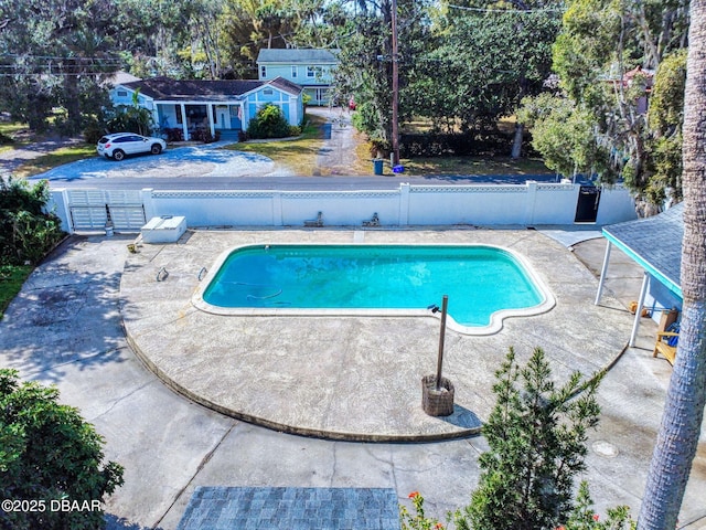 view of swimming pool featuring a patio