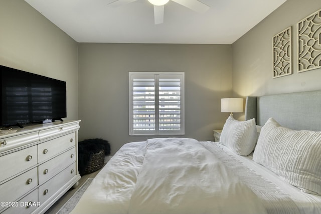 bedroom with ceiling fan