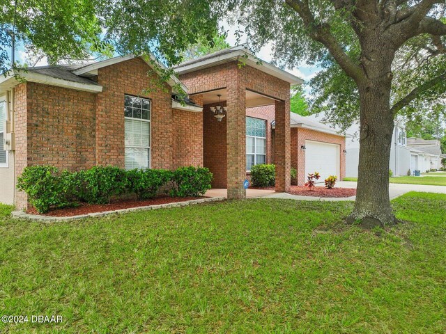 view of front of house featuring a garage and a front yard