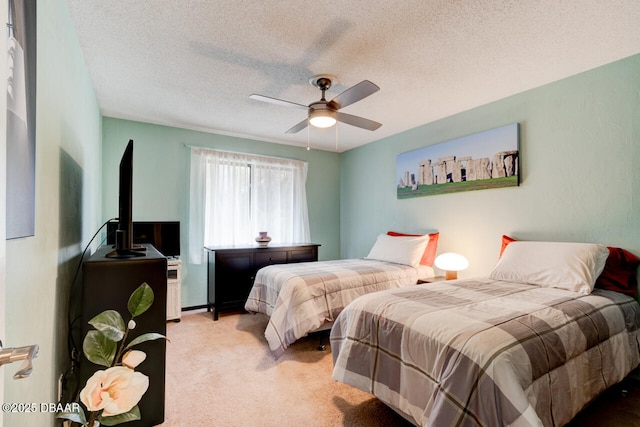 bedroom featuring light carpet, a ceiling fan, and a textured ceiling