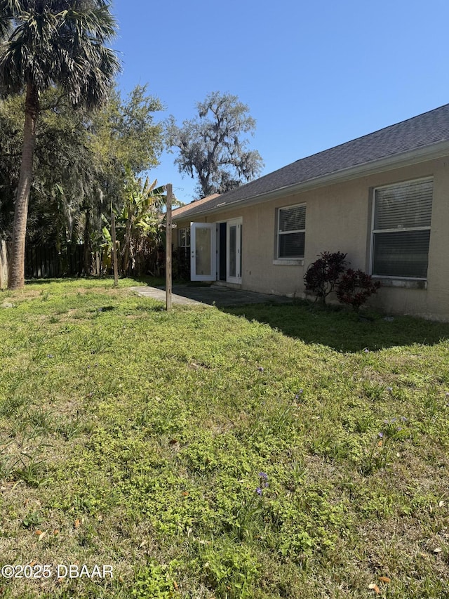 view of yard featuring a patio