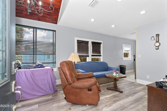 living area featuring baseboards, visible vents, wood finished floors, and recessed lighting