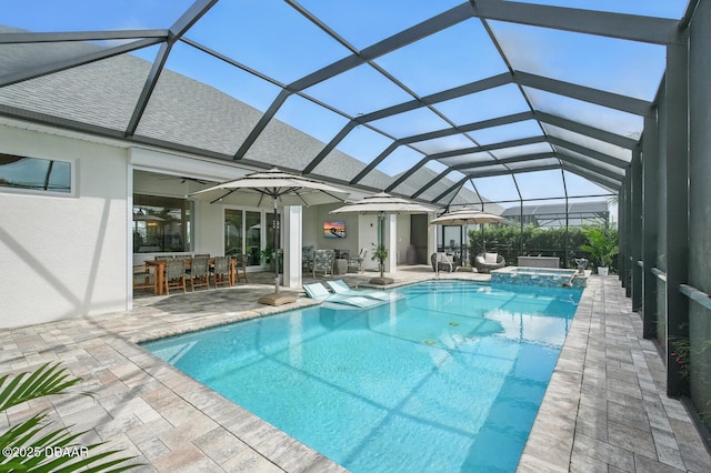 3236 Modena Way, New Smyrna Beach, FL 32168 - view of pool featuring outdoor dining area, a patio, a pool with connected hot tub, and a lanai