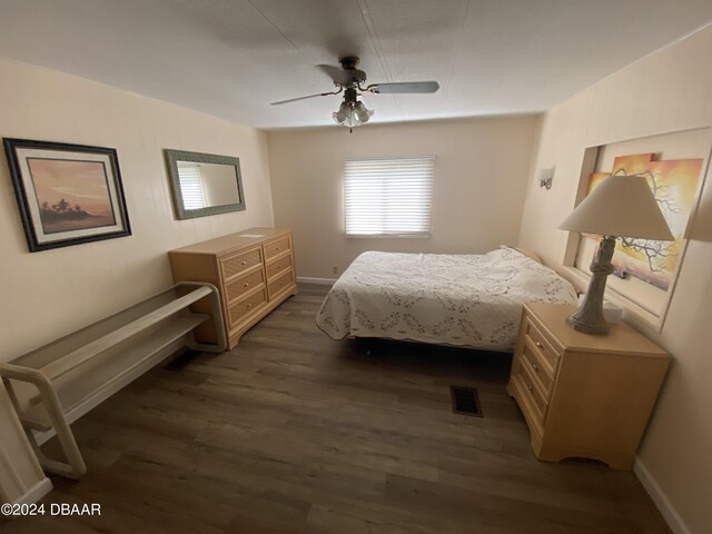 55705 Keith St, Astor, FL 32102 - bedroom featuring dark wood-type flooring, visible vents, and a ceiling fan