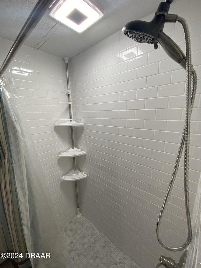 55705 Keith St, Astor, FL 32102 - bathroom featuring tiled shower