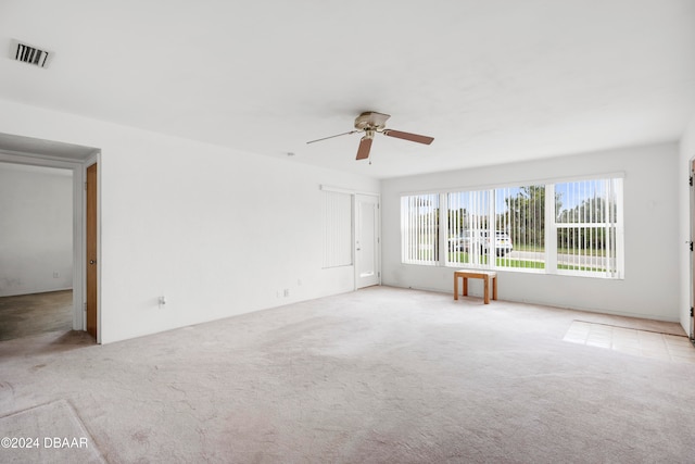 carpeted empty room featuring ceiling fan