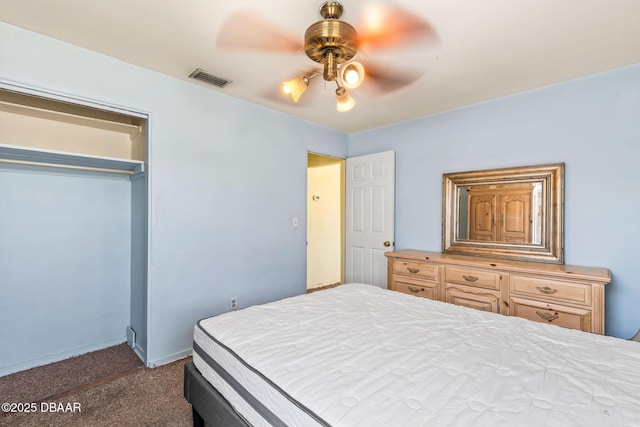 carpeted bedroom featuring ceiling fan, a closet, visible vents, and baseboards