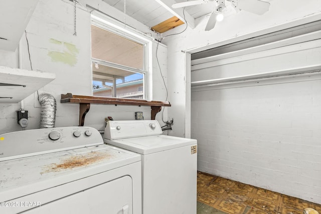 laundry area with washer and dryer, laundry area, and ceiling fan