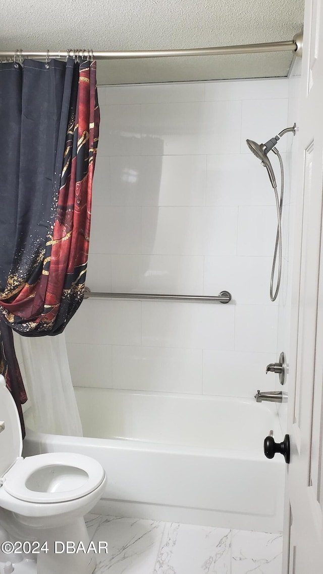 bathroom with a textured ceiling, toilet, and shower / tub combo