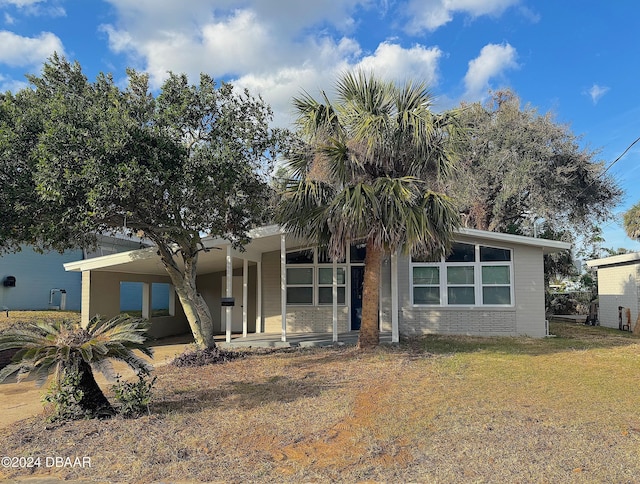 view of front of house with a front yard