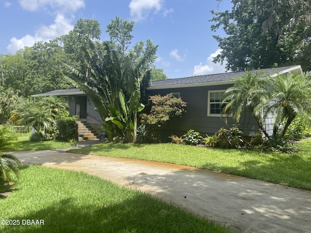 60 Bramblewood Ln, Ormond Beach, FL 32174 - obstructed view of property with a front lawn