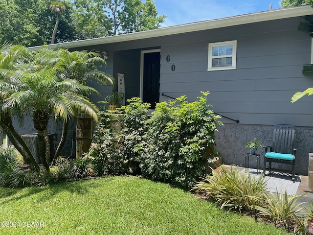 entrance to property with a yard