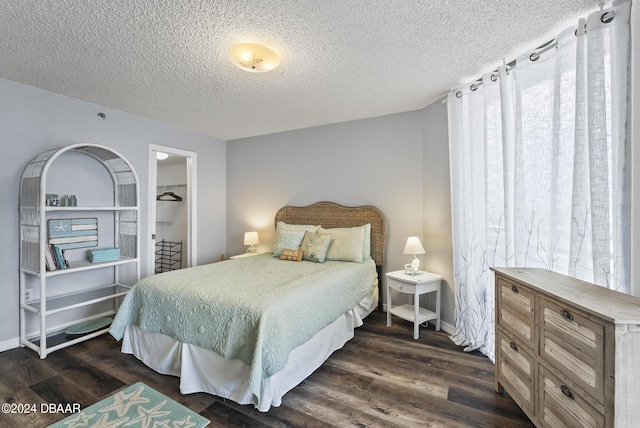 3023 S Atlantic Ave Unit 5020, Daytona Beach Shores, FL 32118 - bedroom featuring wood finished floors, a textured ceiling, and a walk in closet