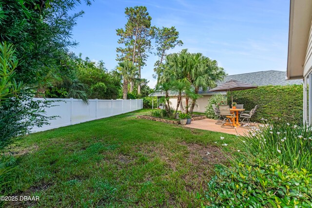 916 Ashmeade Ct, Port Orange, FL 32127 - fenced backyard featuring a patio area