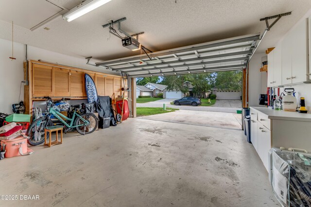 916 Ashmeade Ct, Port Orange, FL 32127 - garage featuring a garage door opener