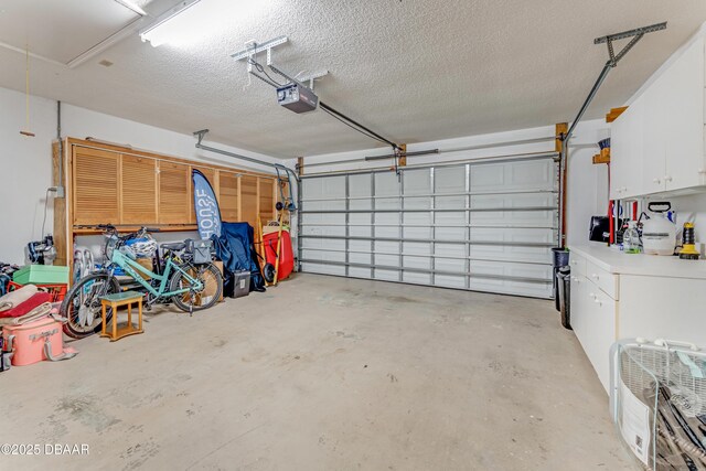 916 Ashmeade Ct, Port Orange, FL 32127 - garage with a garage door opener