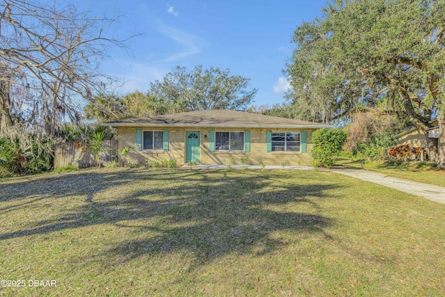 single story home with a front yard