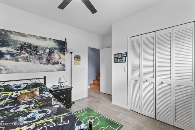 bedroom with ceiling fan and a closet