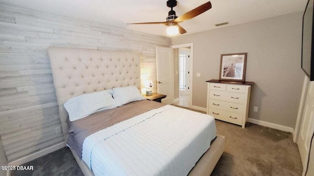 bedroom featuring carpet floors, baseboards, visible vents, and a ceiling fan