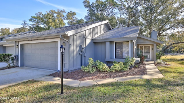 ranch-style home featuring a garage