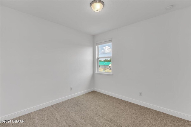 spare room featuring carpet floors