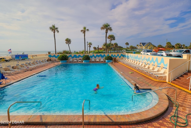 view of swimming pool