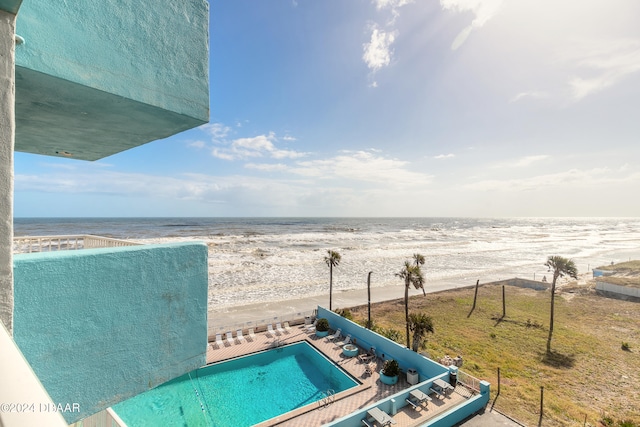 view of swimming pool featuring a water view