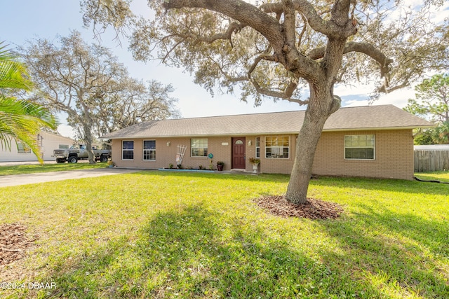 single story home featuring a front yard