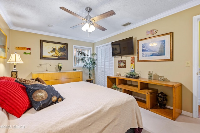 3048 Mango Tree Dr, Edgewater, FL 32141 - bedroom featuring a closet, ornamental molding, a textured ceiling, a ceiling fan, and baseboards
