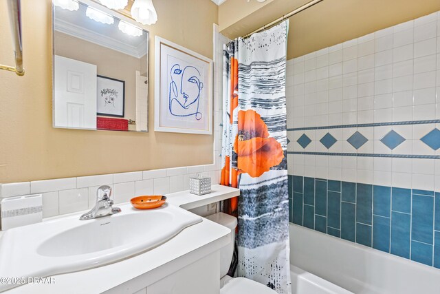 3048 Mango Tree Dr, Edgewater, FL 32141 - full bath featuring crown molding, toilet, shower / bathtub combination with curtain, and vanity