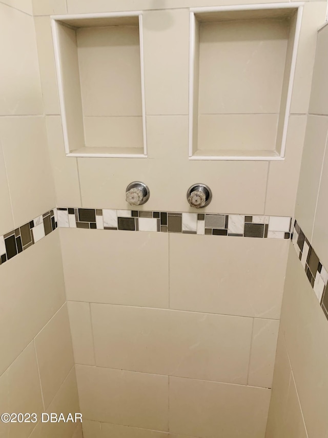 details featuring a tile shower