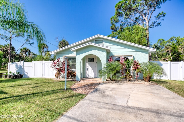 view of front of property with a front lawn