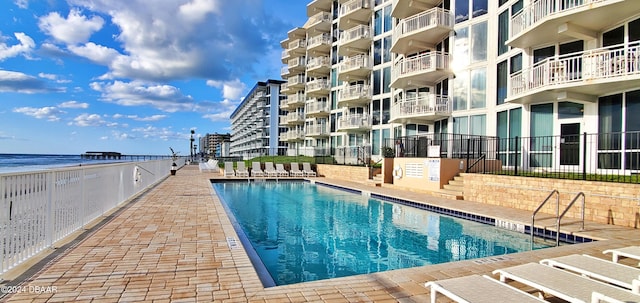 view of swimming pool featuring a water view