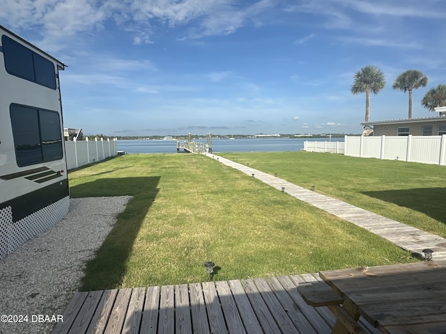 view of yard featuring a water view