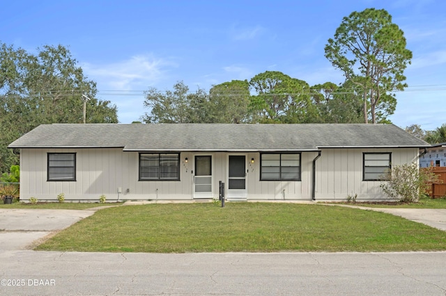 single story home with a front yard