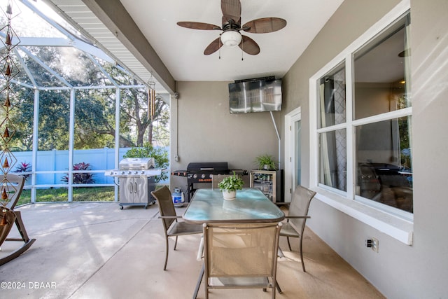 sunroom featuring ceiling fan, wine cooler, and a hot tub