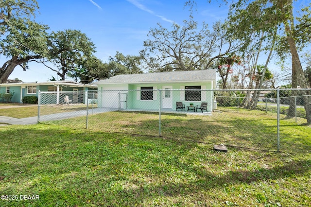 view of front of house featuring a front yard