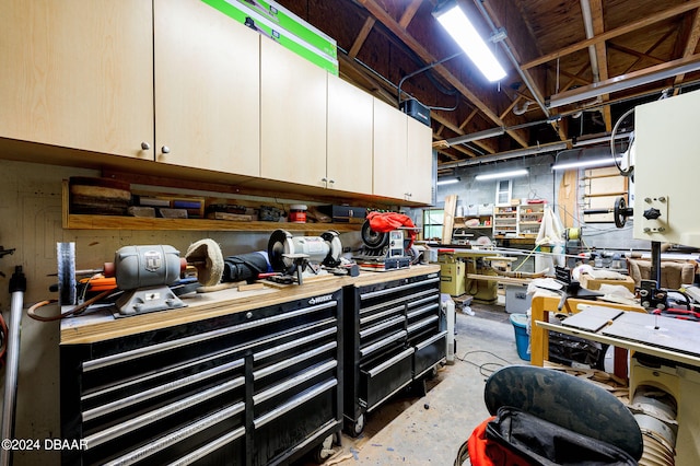 misc room featuring concrete flooring and a workshop area